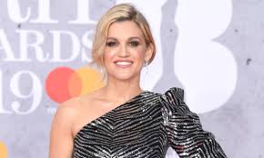 How tall is Ashley Roberts?
